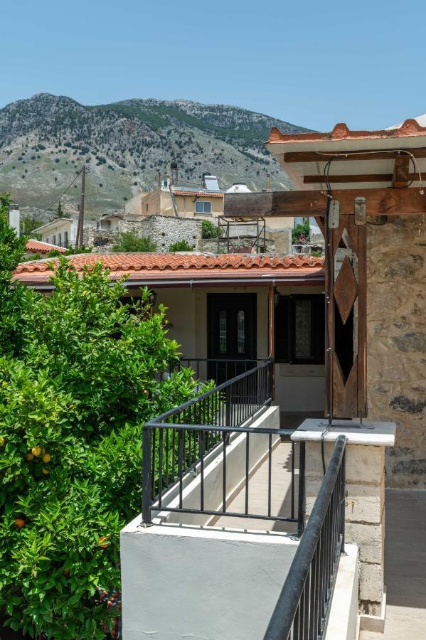 House Rachati Zarós エクステリア 写真