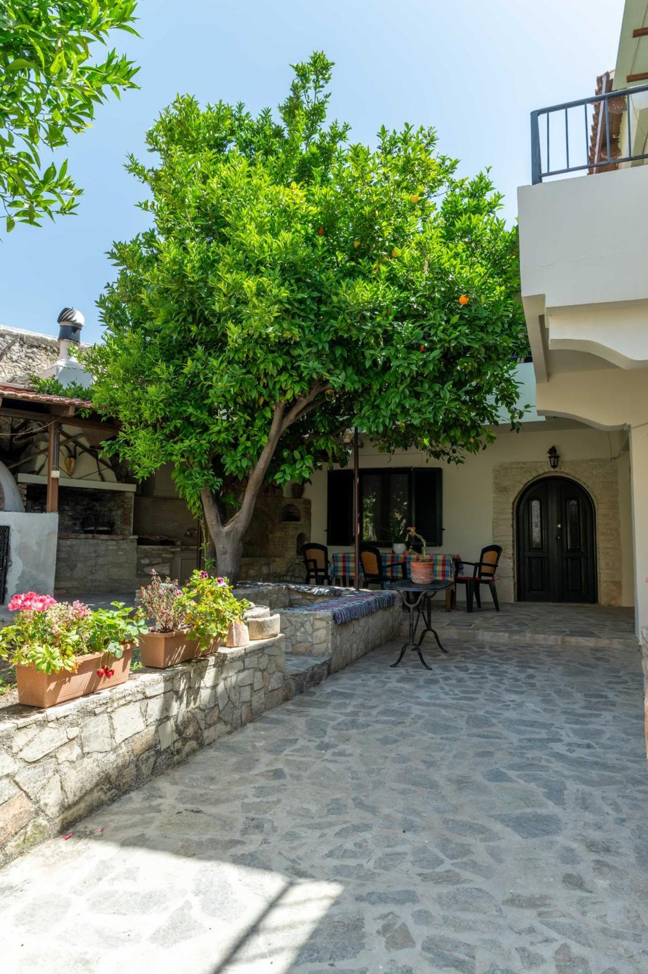House Rachati Zarós エクステリア 写真